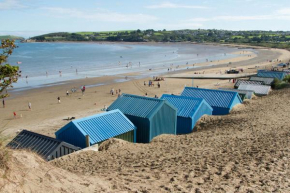 Penmorfa - Sublime Abersoch retreat with roof terrace, 80m from beach, great for surfing